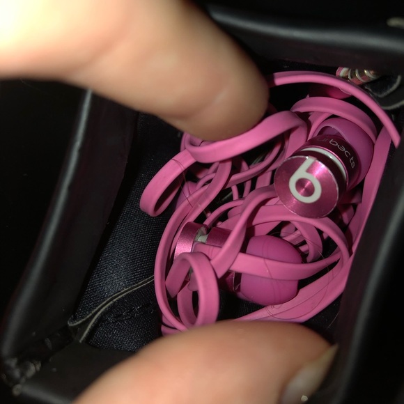 UrBeats By Dr.Dre Earphones - Pink - Picture 2 of 4